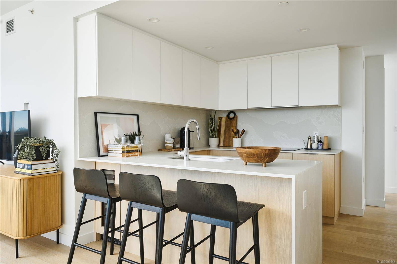 1100 Yates St #503, Victoria, BC V8V 0H5