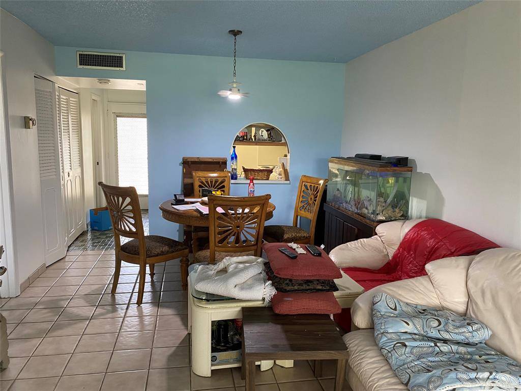 Lauderdale Lakes, FL 33313,[StreetName,UnitNumber,StreetNumber,StreetDirPrefix]