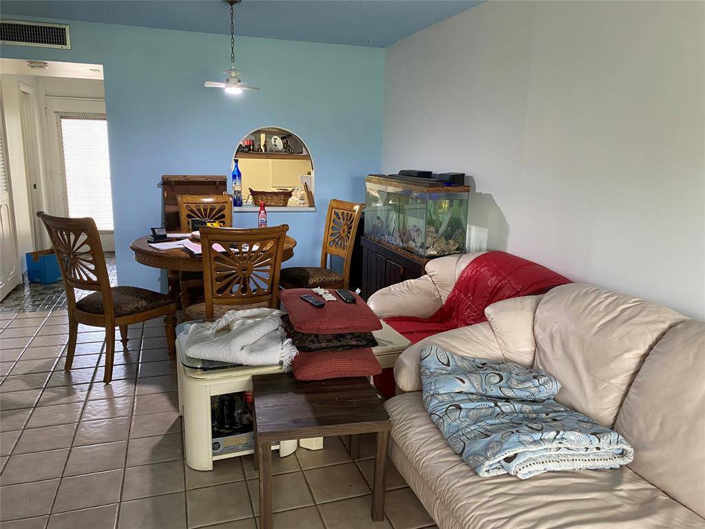 Lauderdale Lakes, FL 33313,[StreetName,UnitNumber,StreetNumber,StreetDirPrefix]