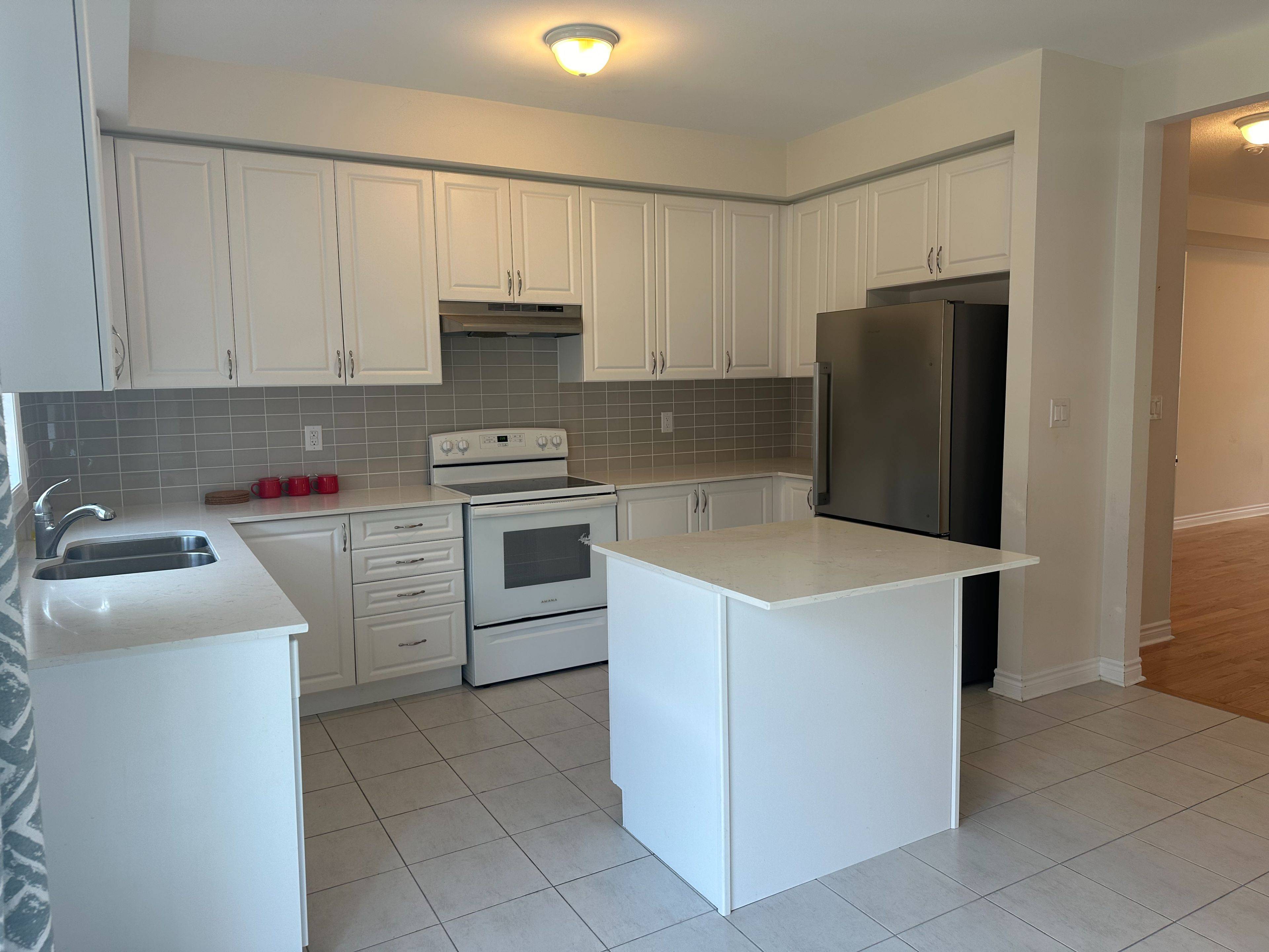 Newmarket, ON L3Y 0C9,112 Gordon CIR