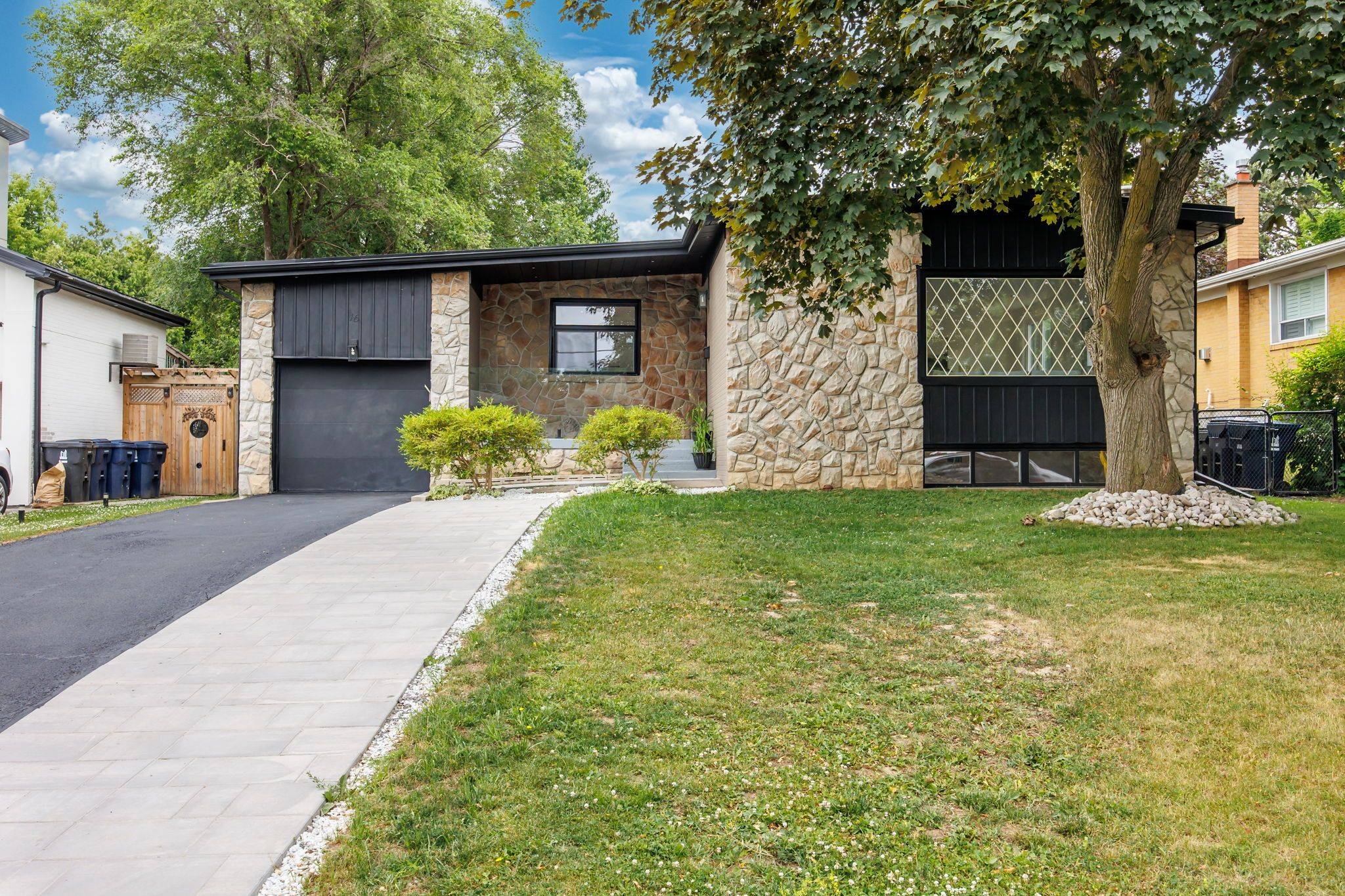 16 Florida CRES, Toronto W05, ON M9M 1P5