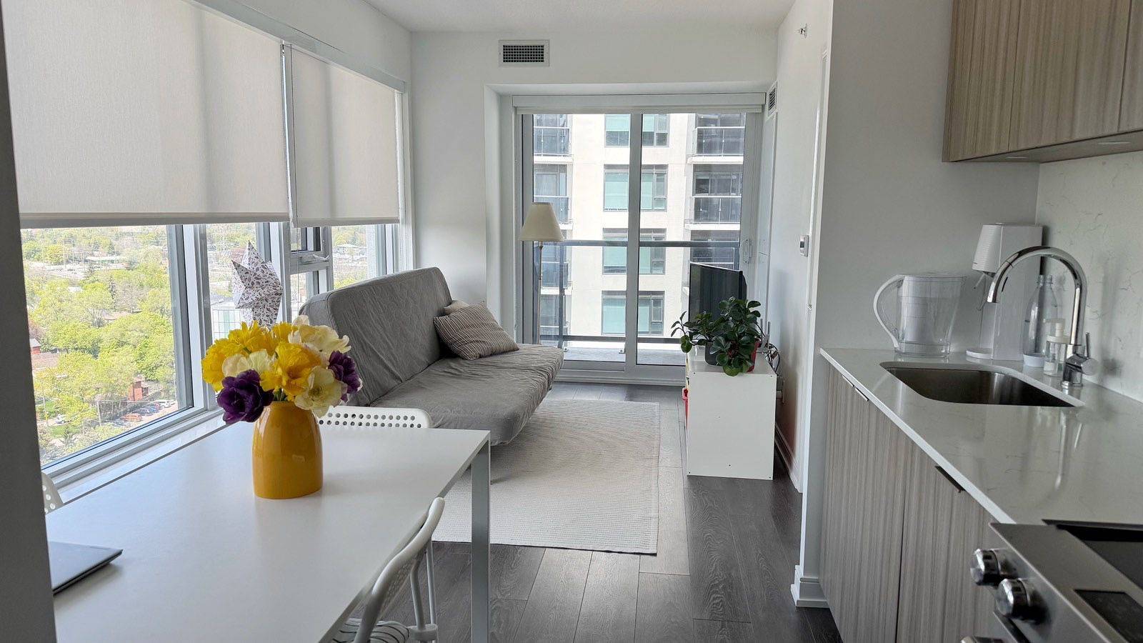 30 Samuel Wood WAY #1604, Toronto W08, ON M9B 0C9