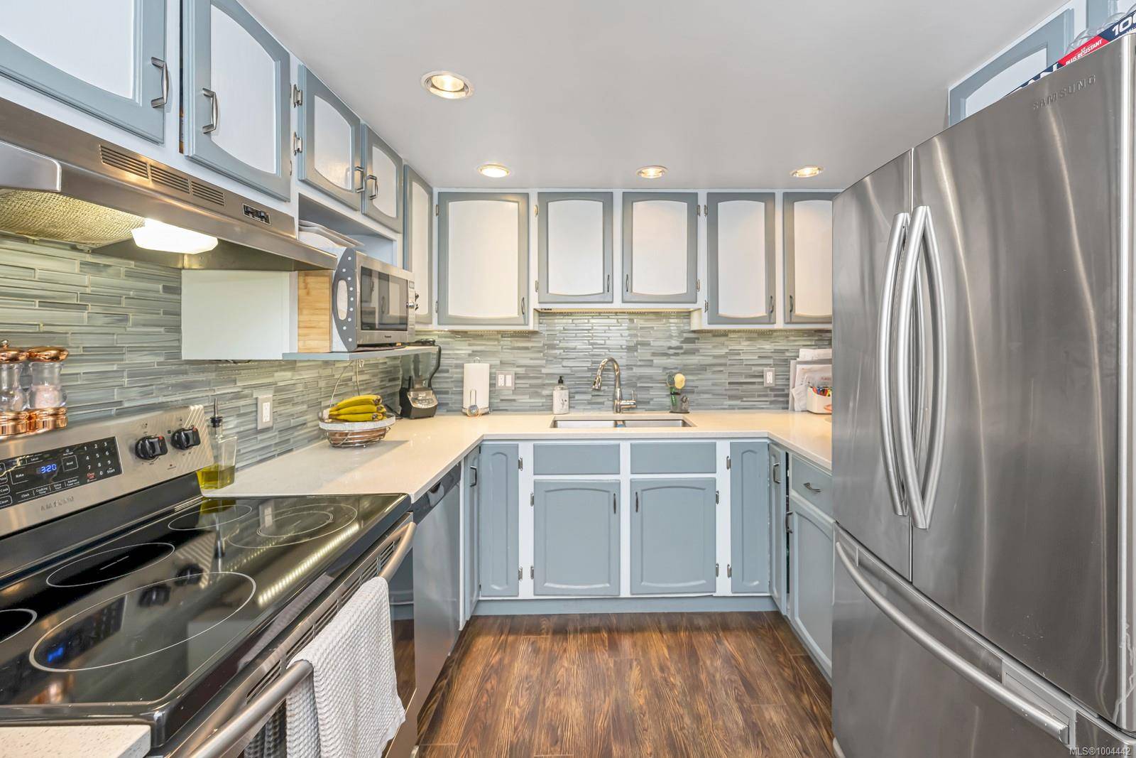 Victoria, BC V8V 3N9,1223 Johnson St #206