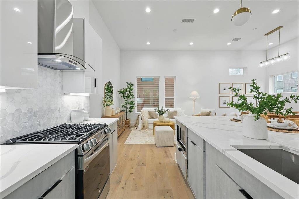 Dallas, TX 75204,4208 Live Oak Street #105