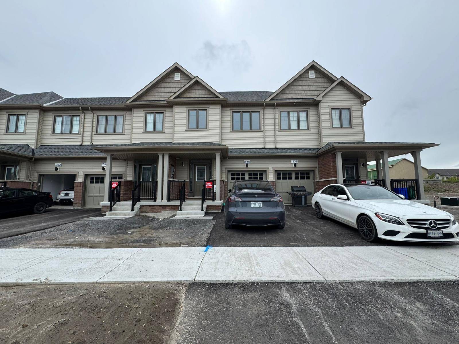 1536 Wheatcroft DR, Oshawa, ON L1L 0W5
