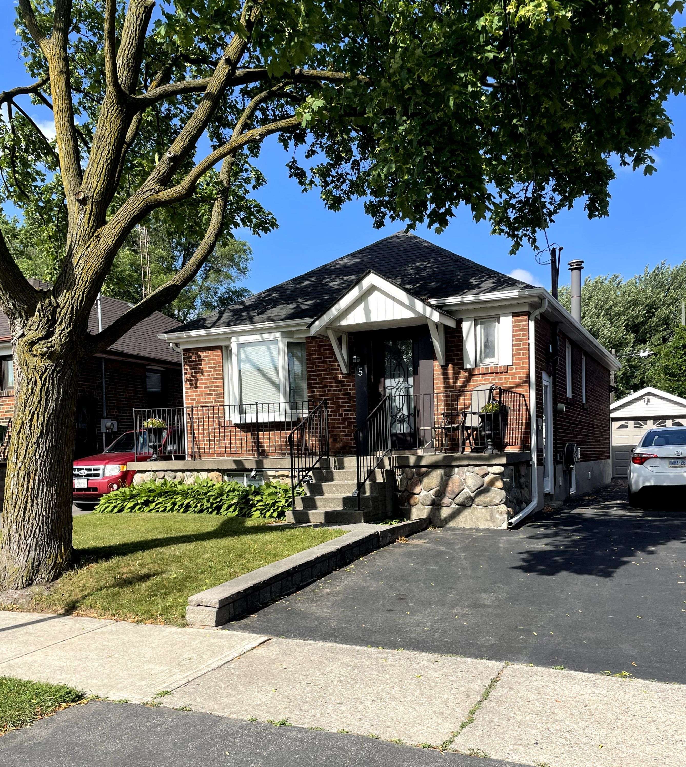 Toronto W07, ON M8Z 4L6,5 Parker AVE