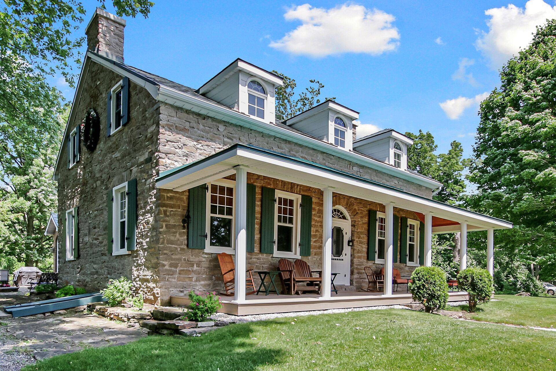 Beckwith, ON K7C 0S9,100 Loch End RD