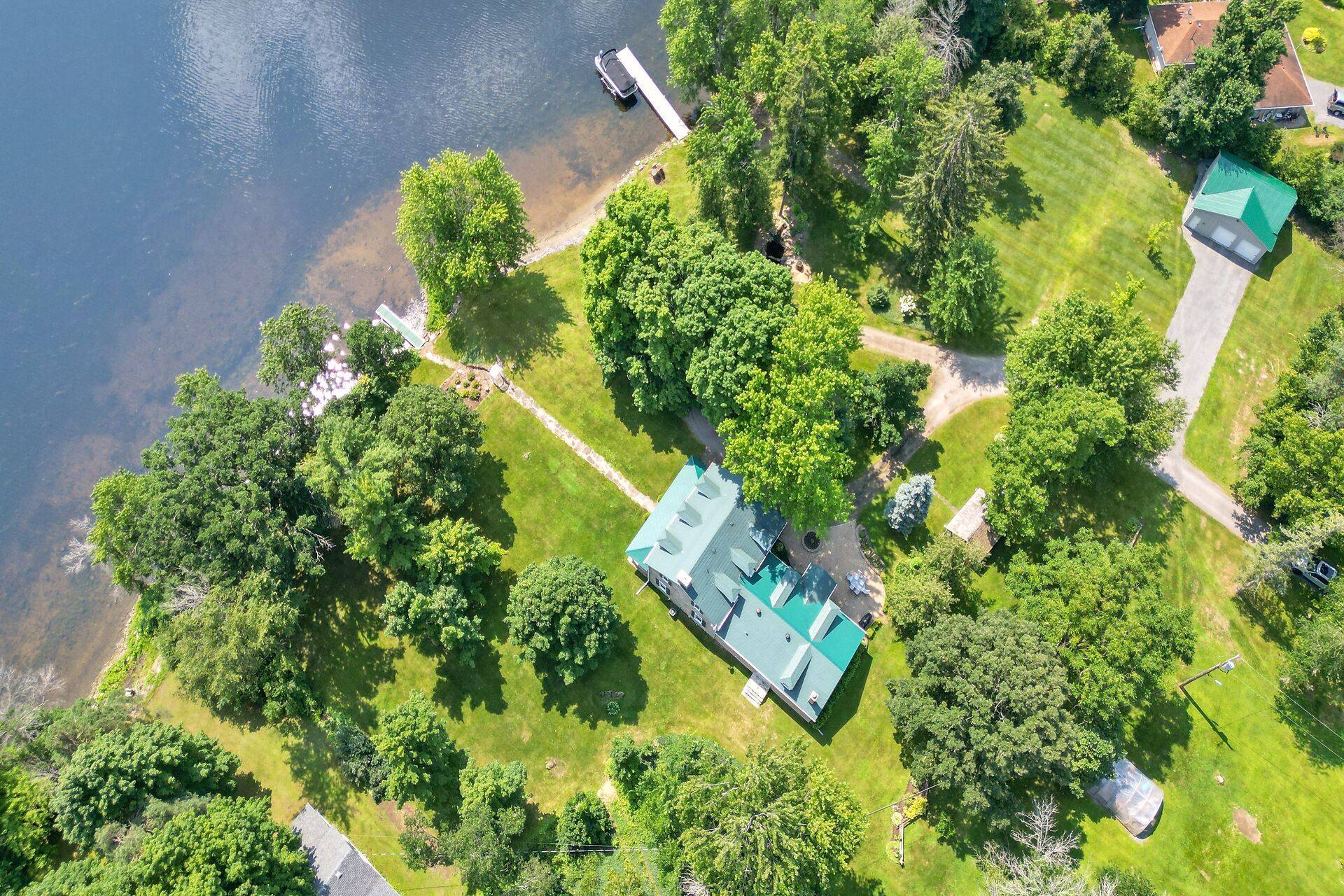 Beckwith, ON K7C 0S9,100 Loch End RD