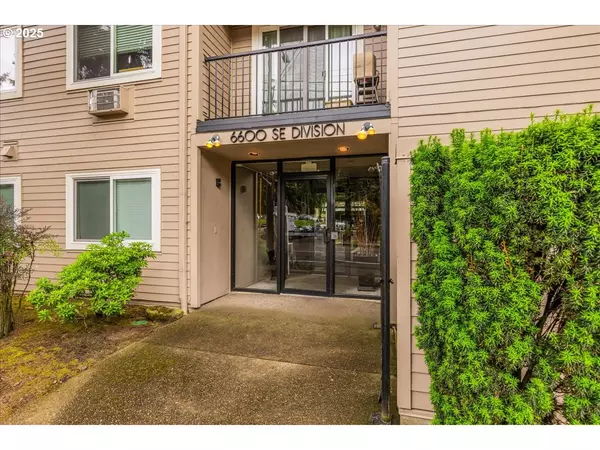 Portland, OR 97206,6600 SE DIVISION ST #202