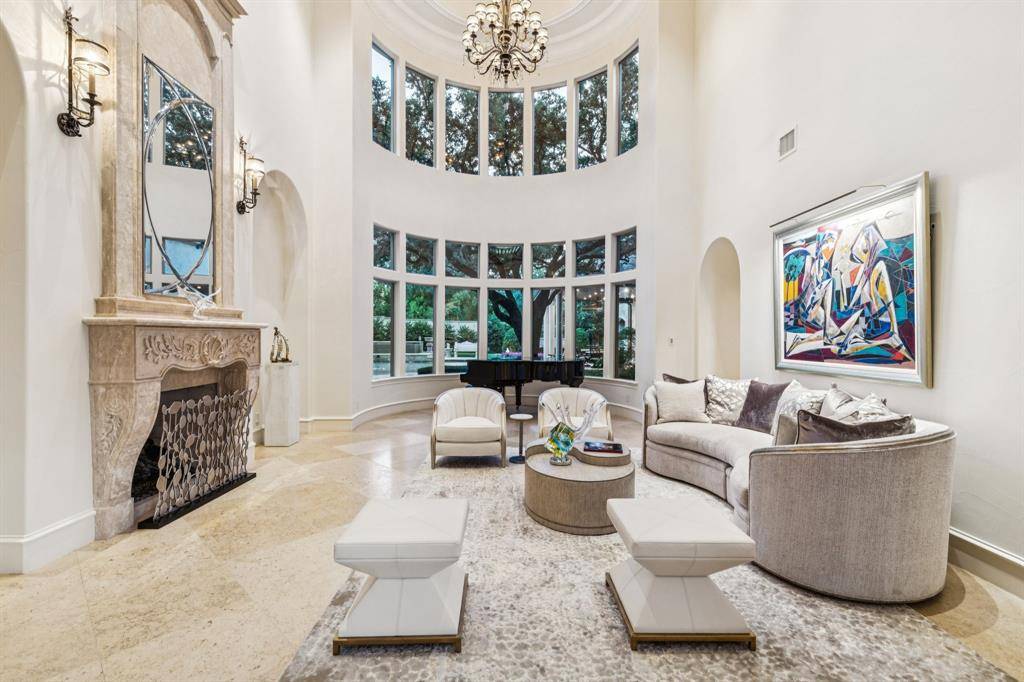 Dallas, TX 75229,5112 Palomar Lane