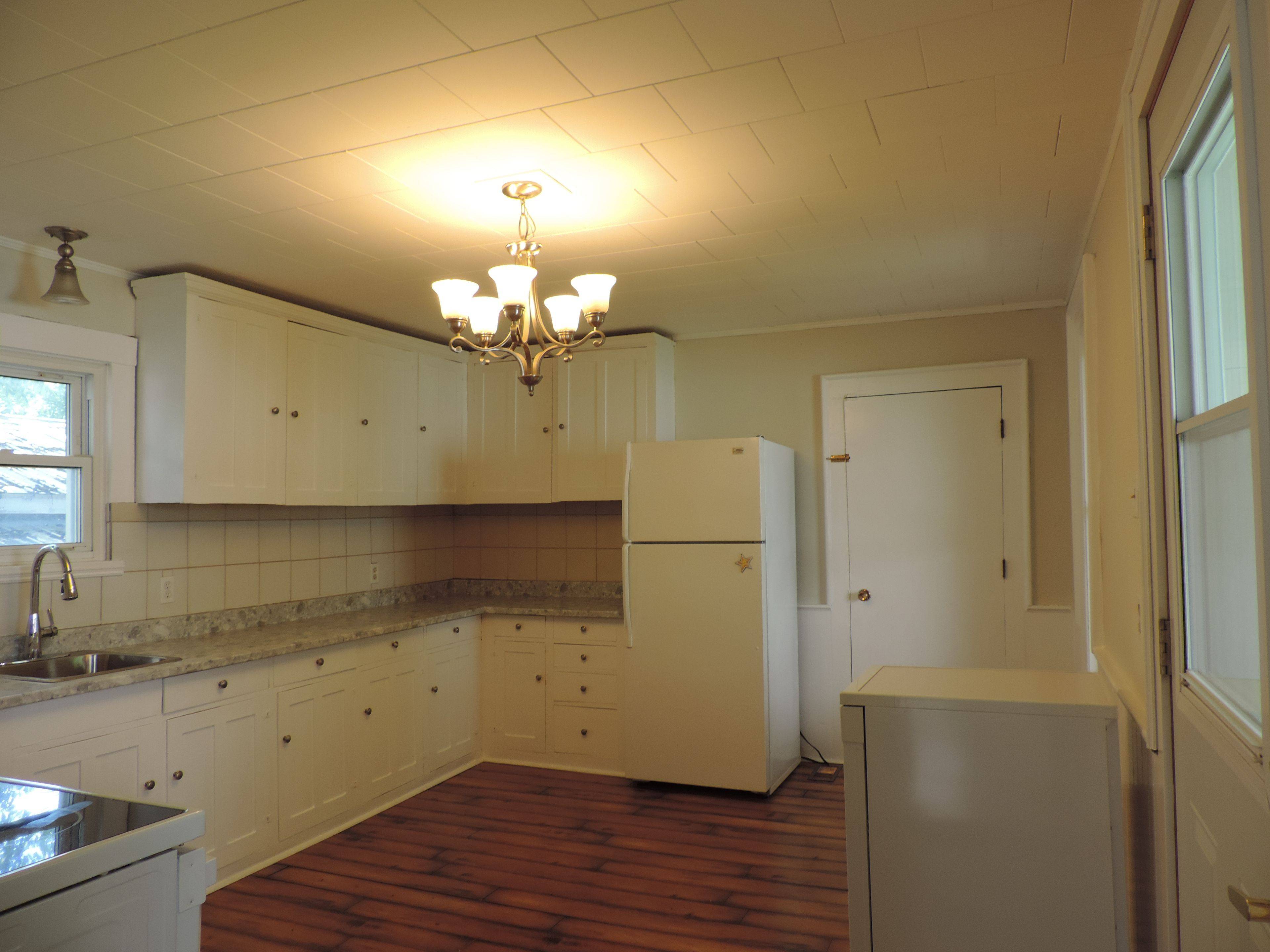 Carleton Place, ON K7C 2R3,95 MOORE ST