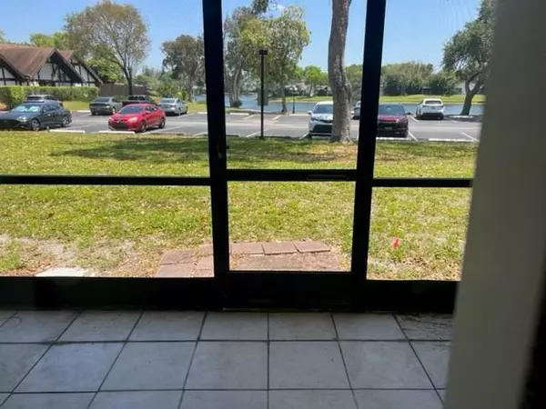 Lauderhill, FL 33319,3690 Inverrary Dr #1U