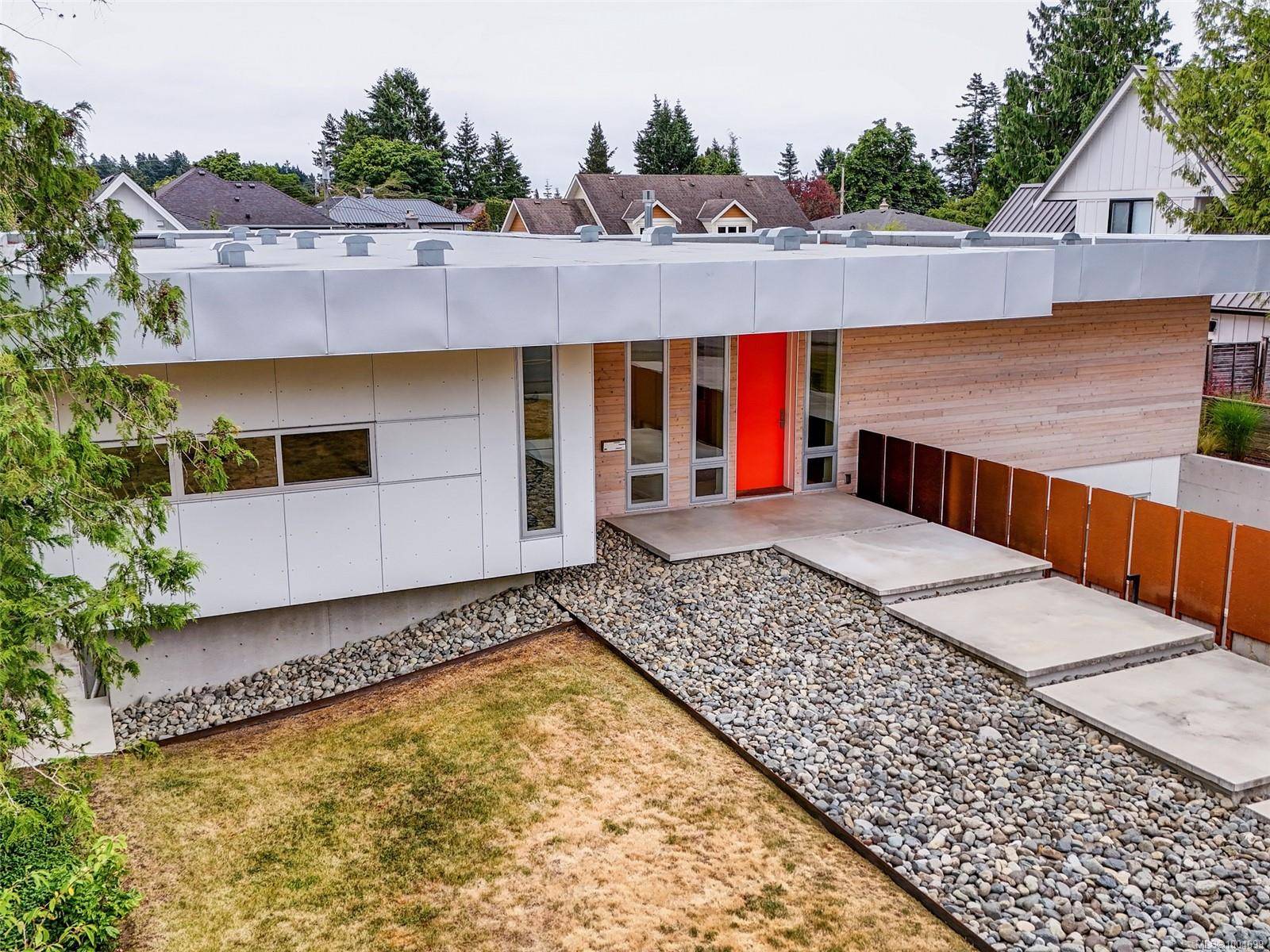 Saanich, BC V8N 4C8,3921 Hobbs St