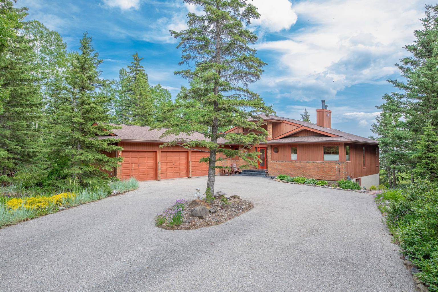 Priddis Greens, AB T0L 1W3,111 Sunrise WAY