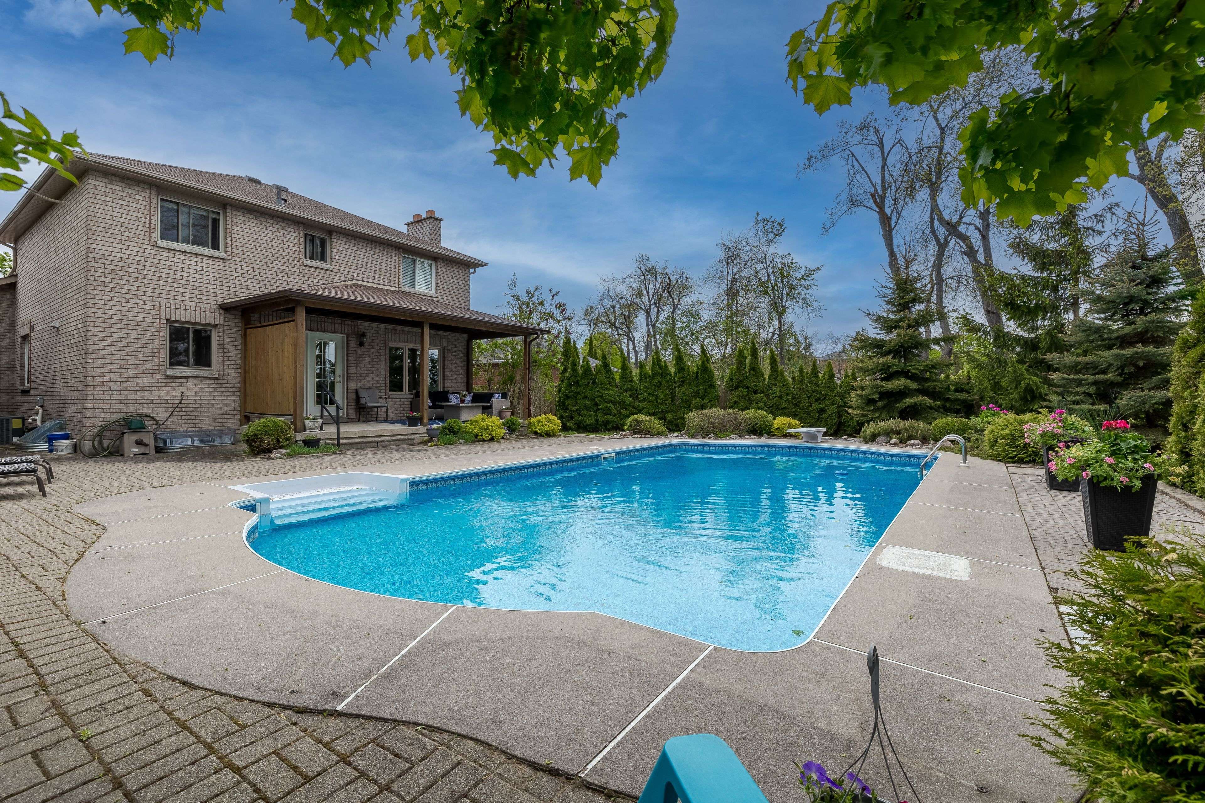 10 Nugent CT, Barrie, ON L4N 7A9