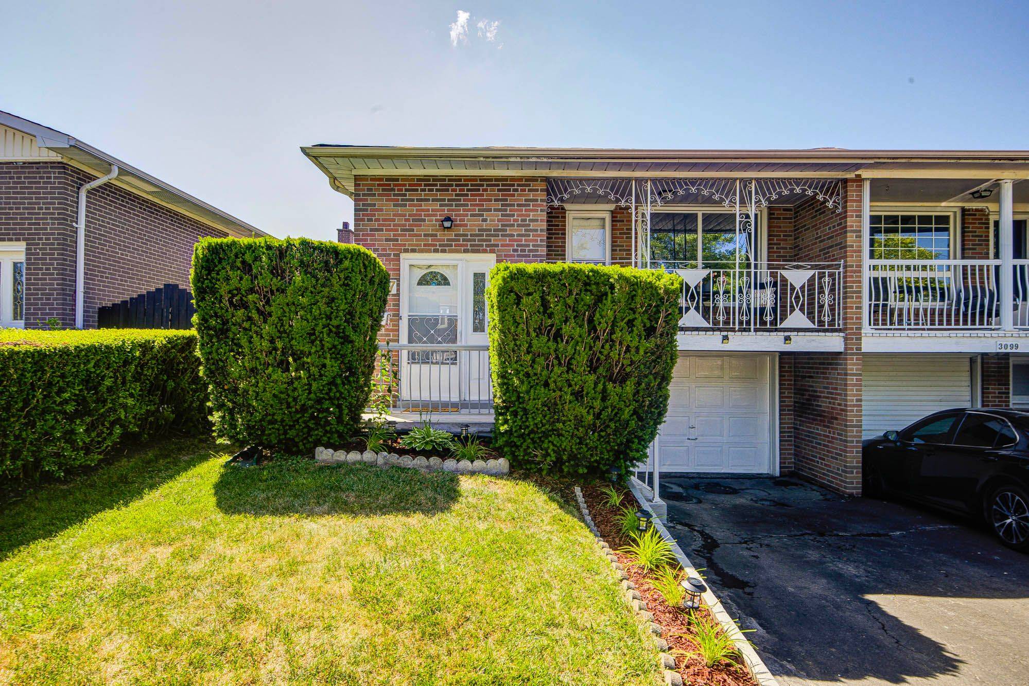 3097 Morning Star DR, Mississauga, ON L4T 1X1