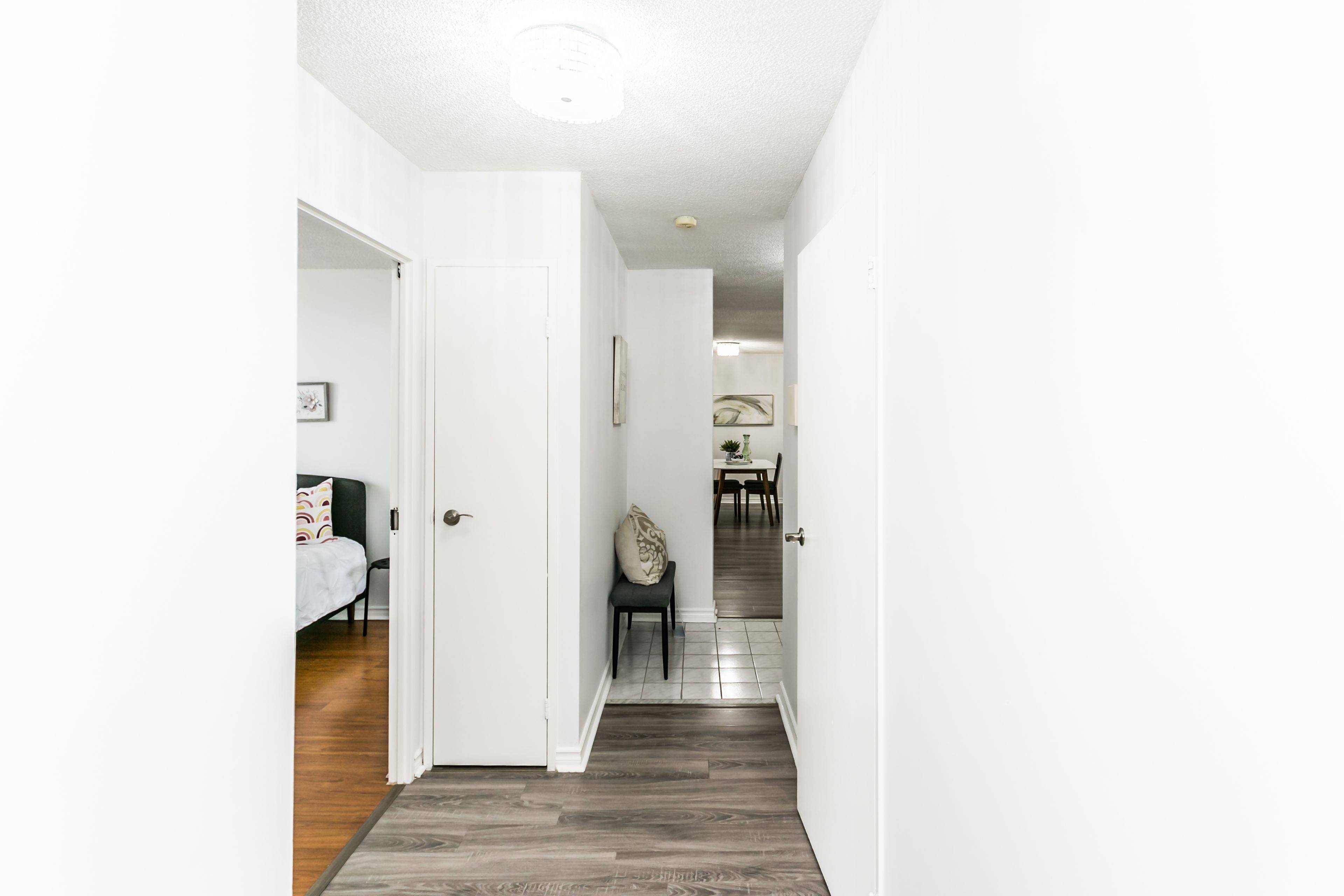 Brampton, ON L6T 3Y1,21 Knightsbridge RD #1708