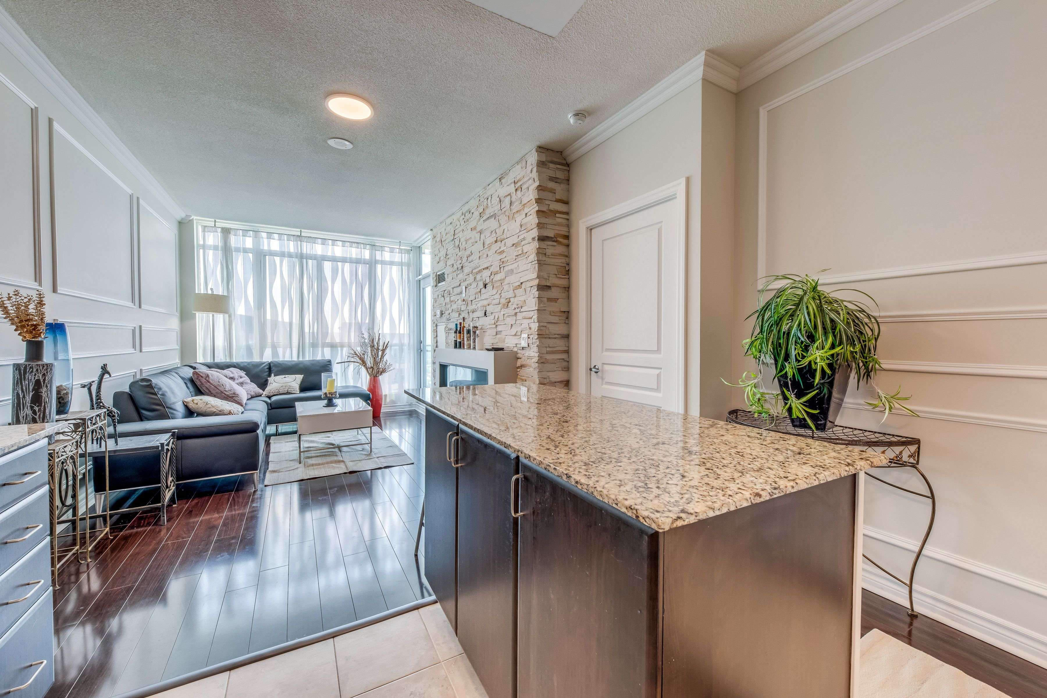 Mississauga, ON L5B 4P2,225 Webb DR #1509