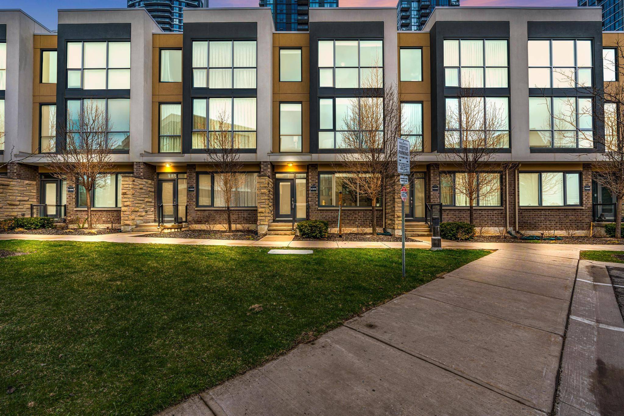 5040 Four Springs AVE #5, Mississauga, ON L5R 0E9