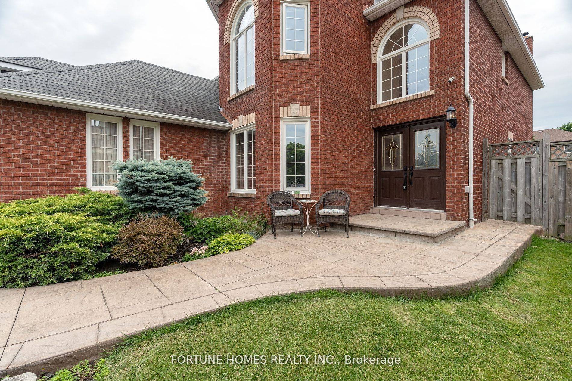 14 Shadywood RD, Brampton, ON L6Z 4M6