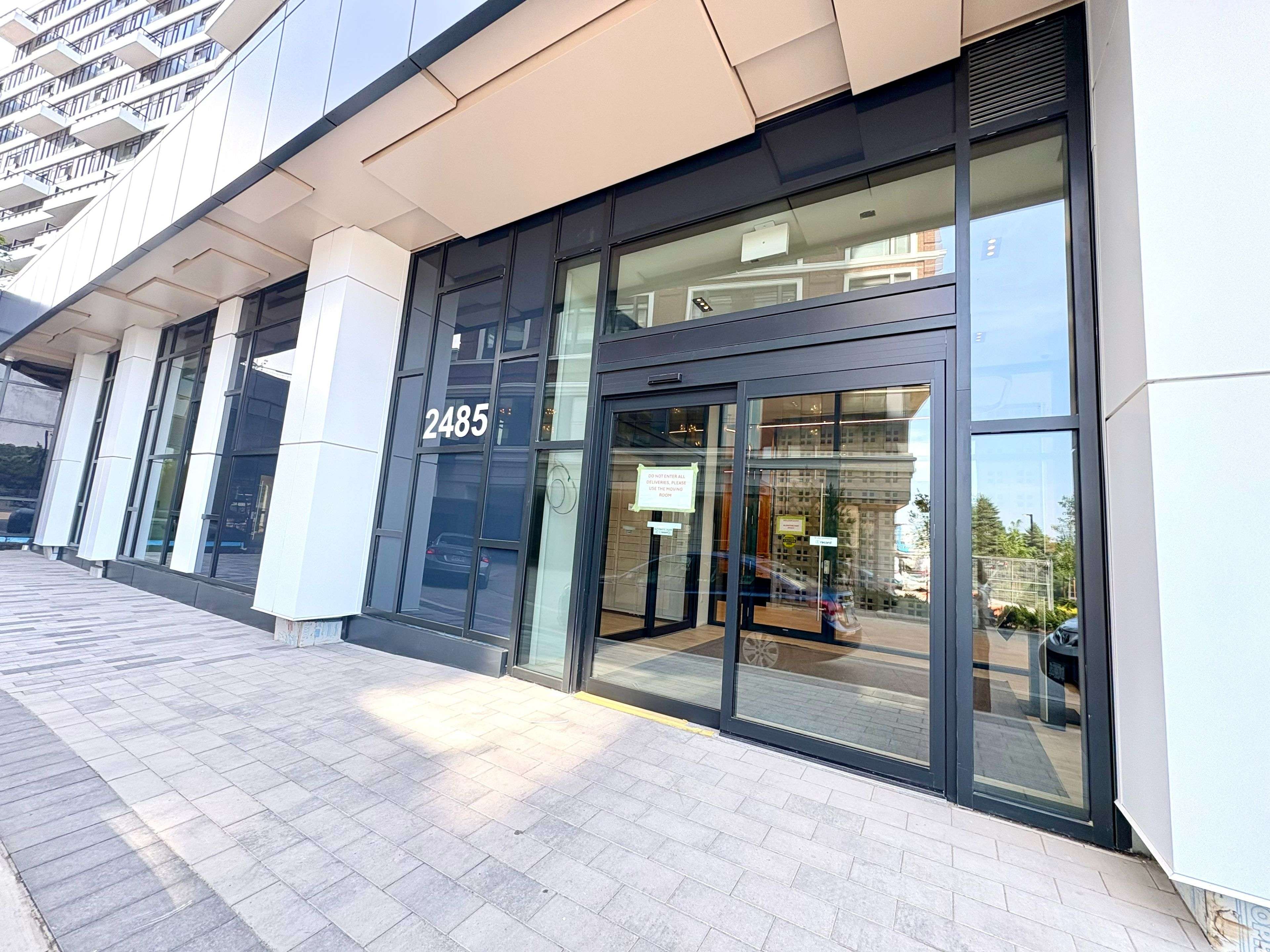 Mississauga, ON L5M 2V8,2485 Eglinton AVE W #1121