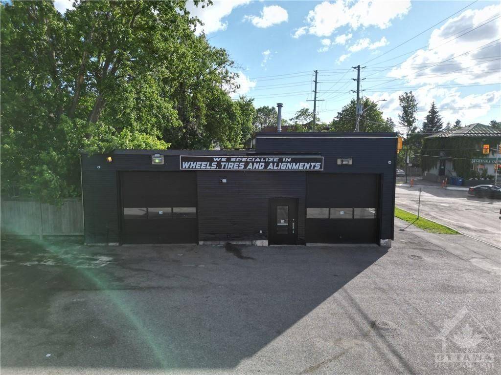 1049 MERIVALE RD, Carlington - Central Park, ON K1Z 6A9