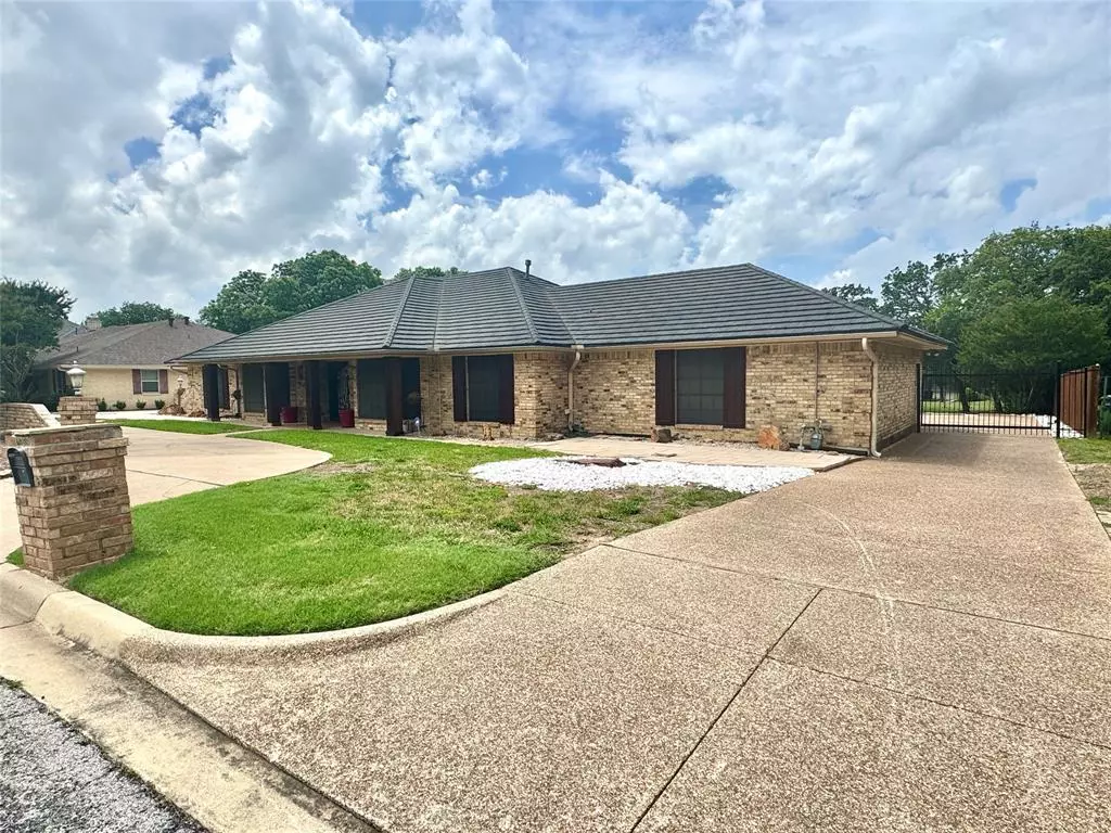 Fort Worth, TX 76112,6121 Lantana Lane
