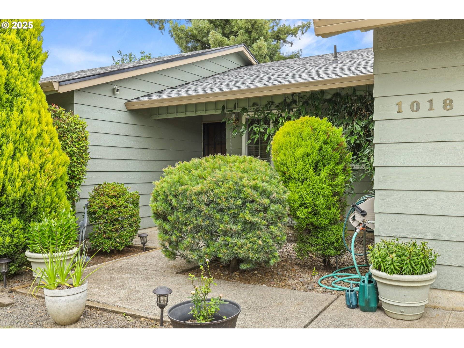 1018 S HOLLY CT, Canby, OR 97013