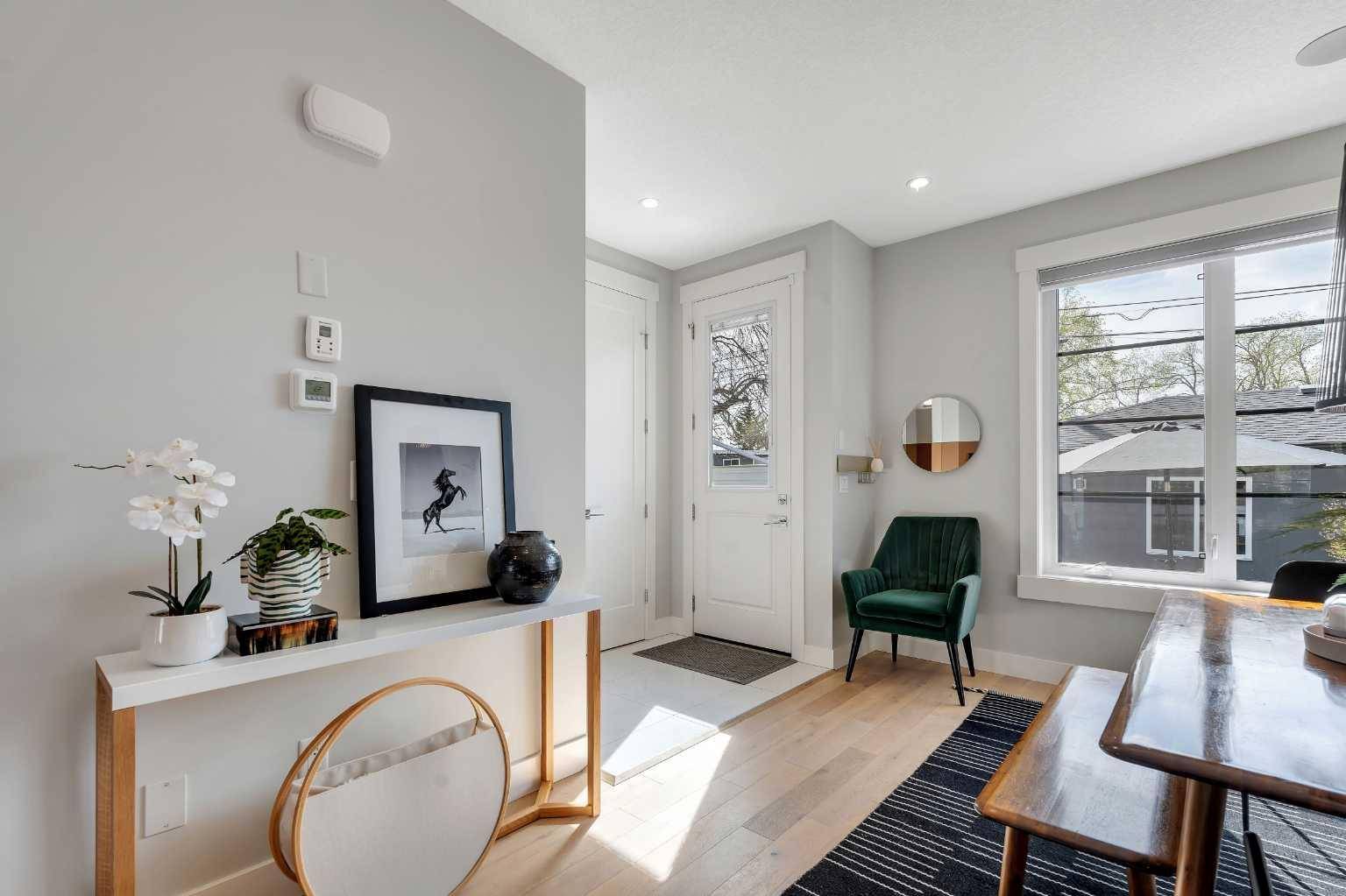 Calgary, AB T3E 3S4,3823 44 ST SW
