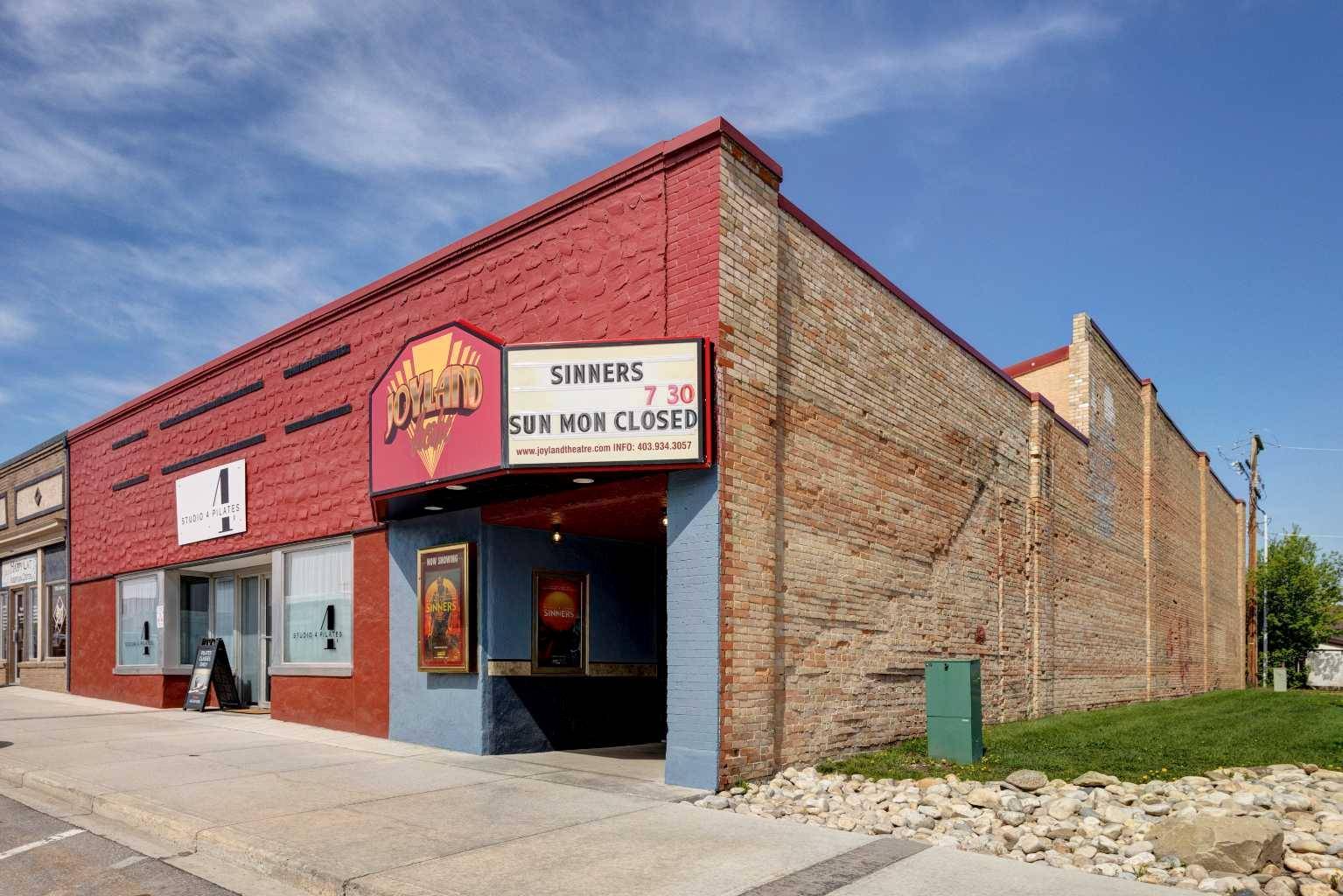Strathmore, AB T1P 1K3,114-116 Second AVE