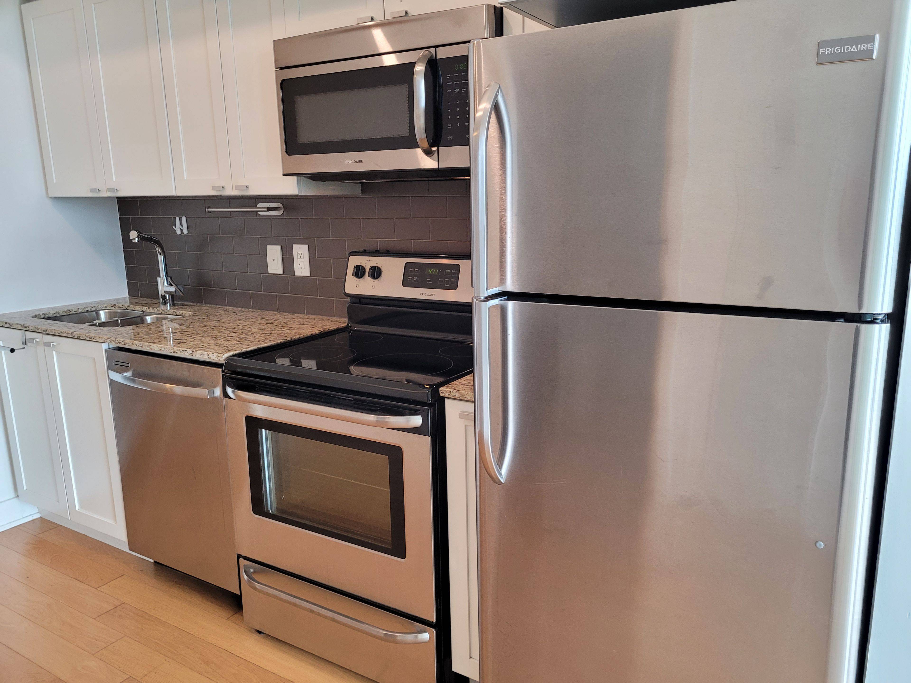 Toronto W01, ON M6S 5B5,105 The Queensway AVE #2508