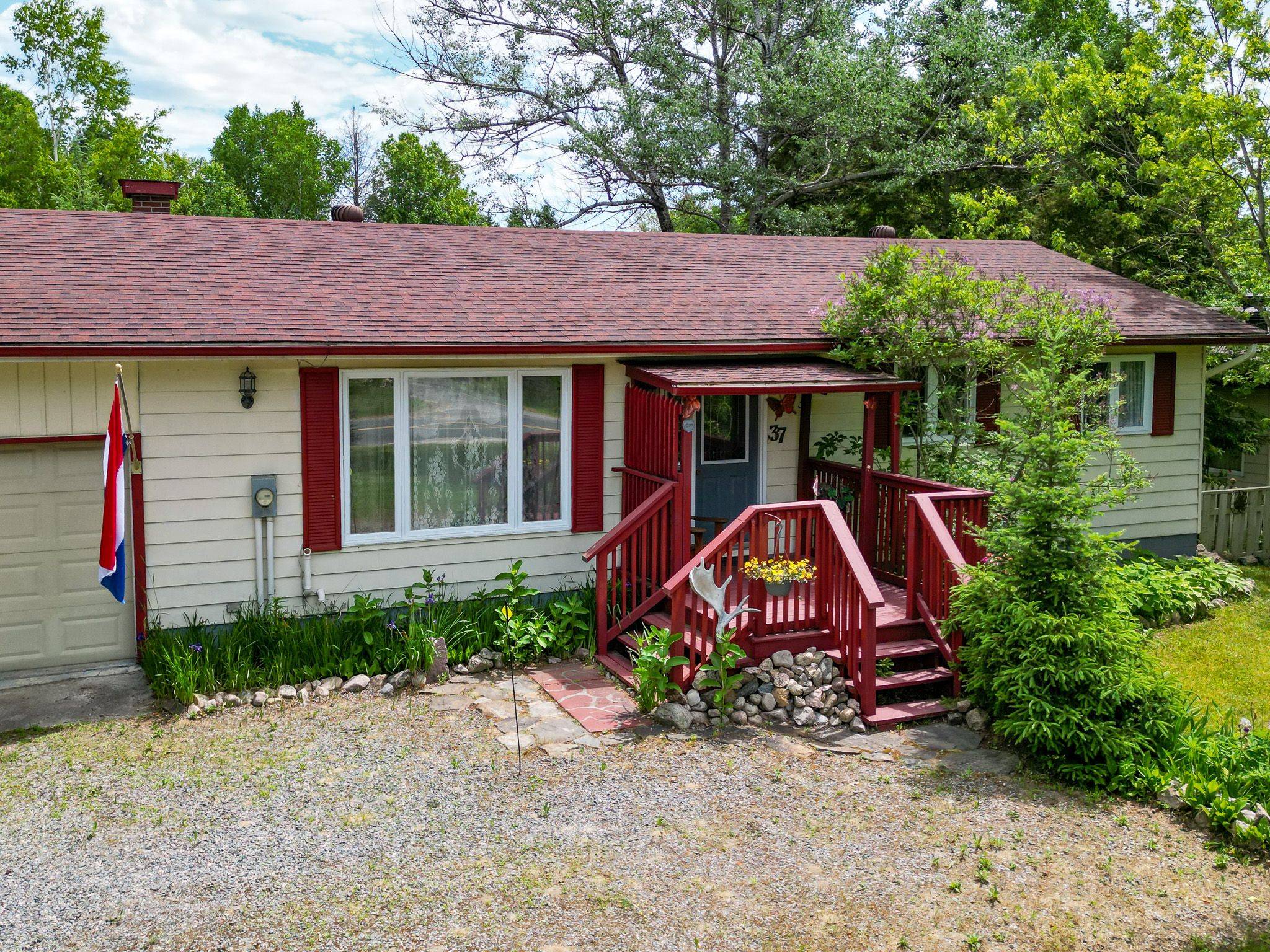 37 Paget ST, Sundridge, ON P0A 1Z0