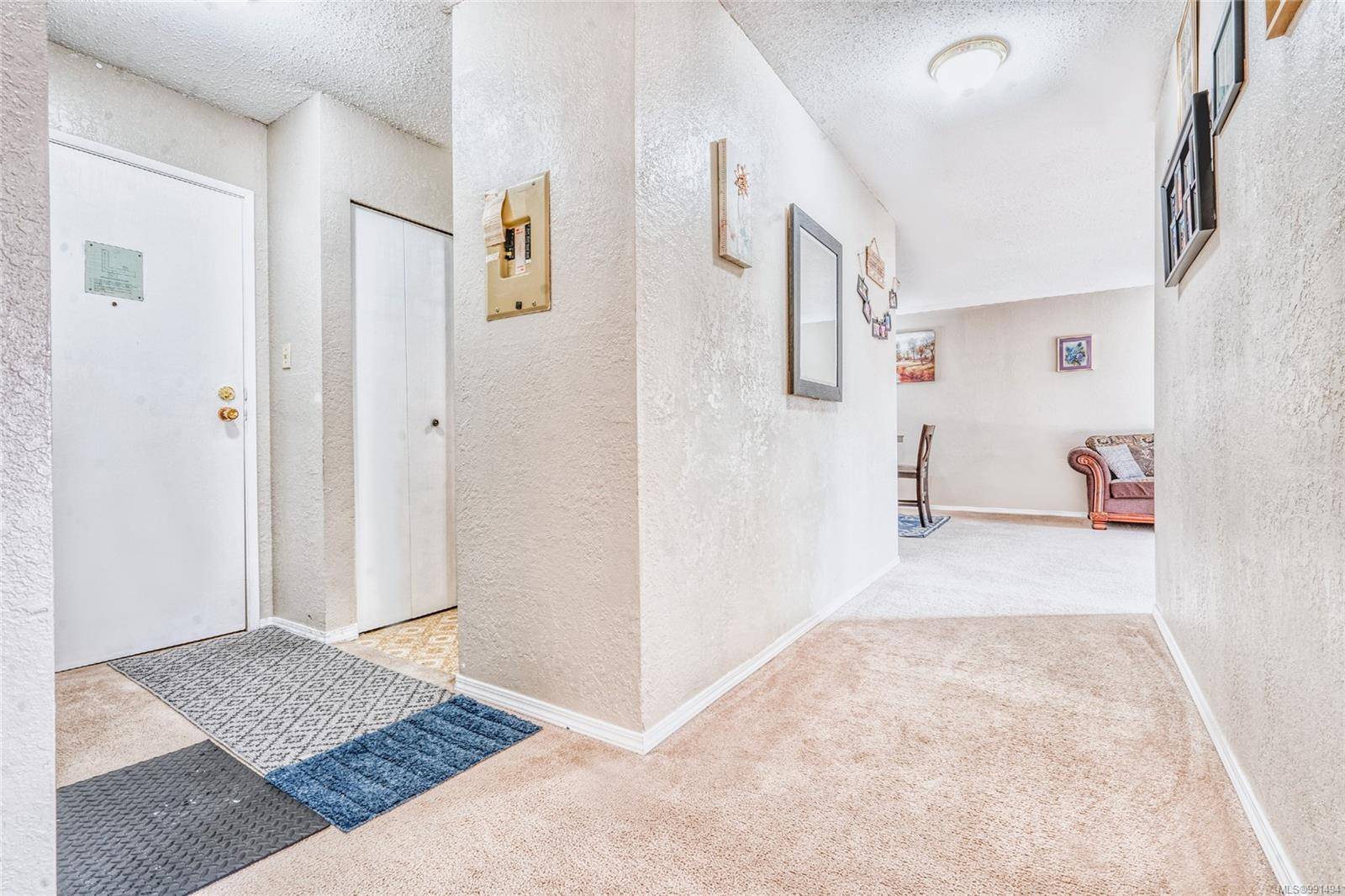 Saanich, BC V8X 1G4,3235 Quadra St #210