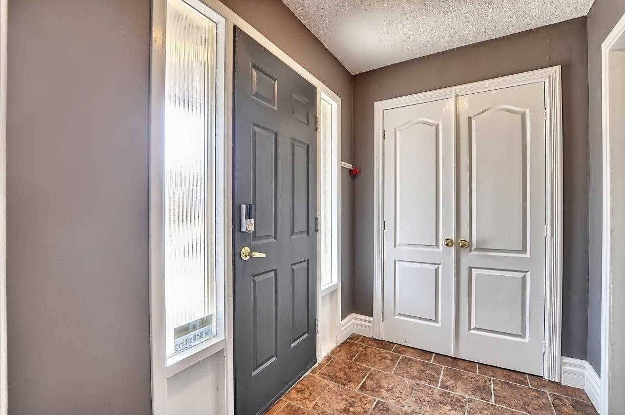 Newmarket, ON L3Y 5T4,44 Rutledge AVE