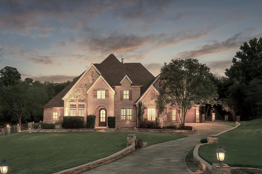 149 Silver Valley Lane, Fort Worth, TX 76108