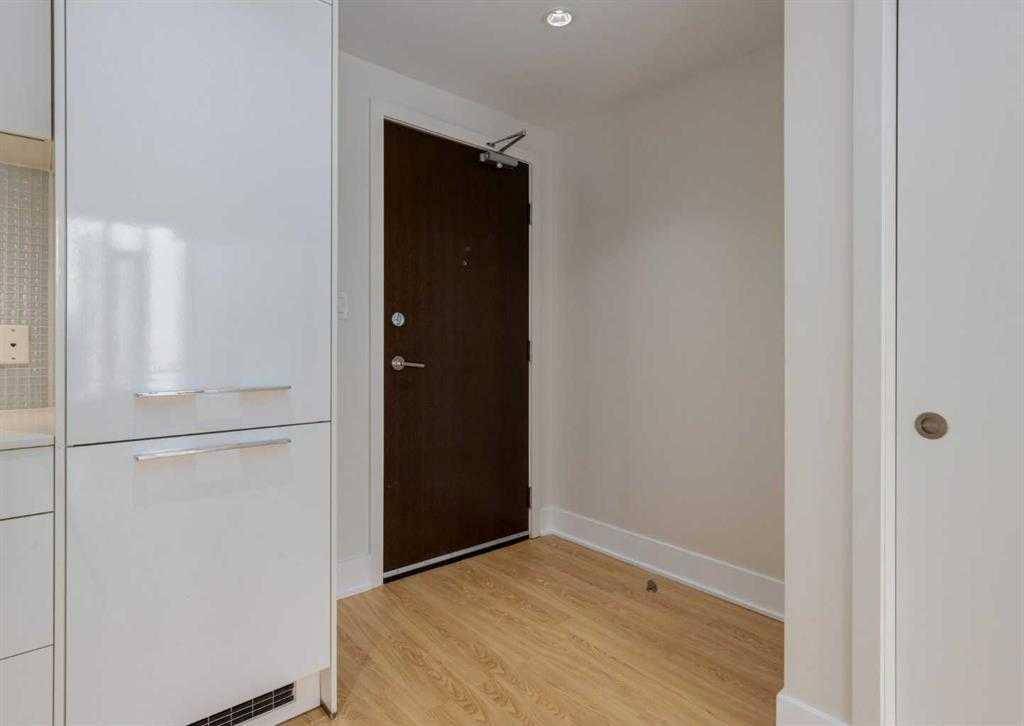 901 10 AVE SW #1205, Calgary, AB T2R 0B5
