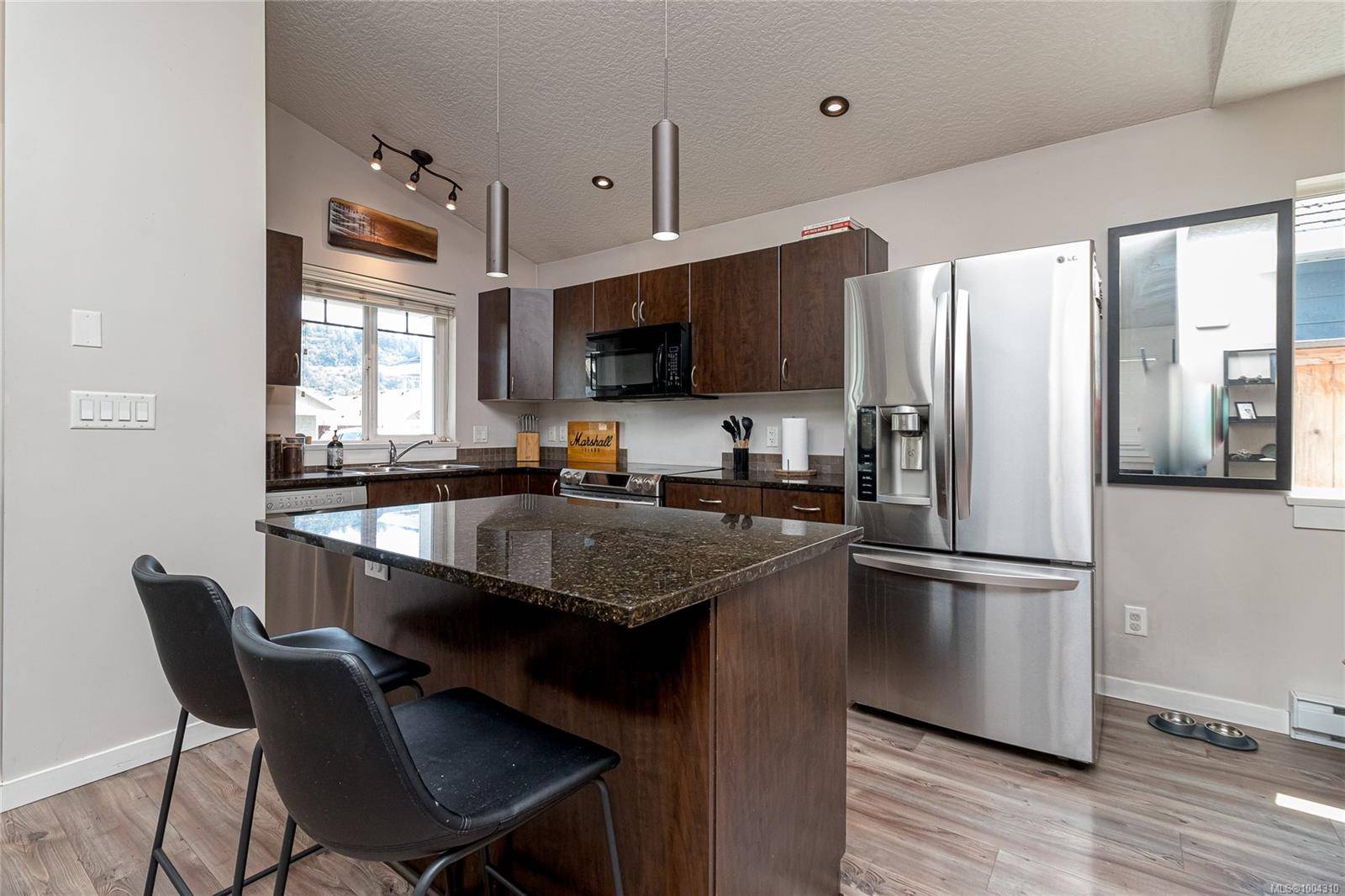 Langford, BC V9B 0K6,2941 Trestle Pl
