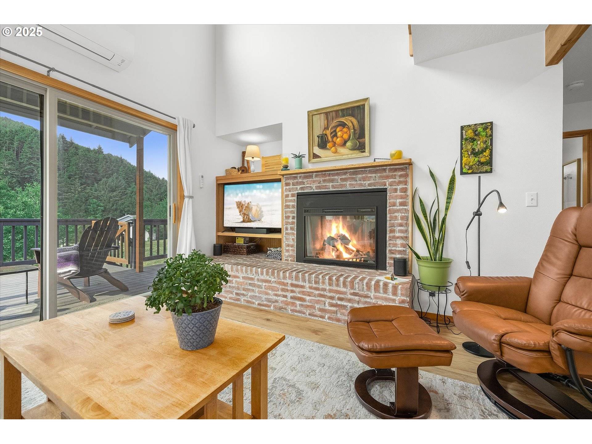 Yachats, OR 97498,260 JENNIFER DR