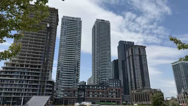 430 Square One DR #3811, Mississauga, ON L5B 0L6