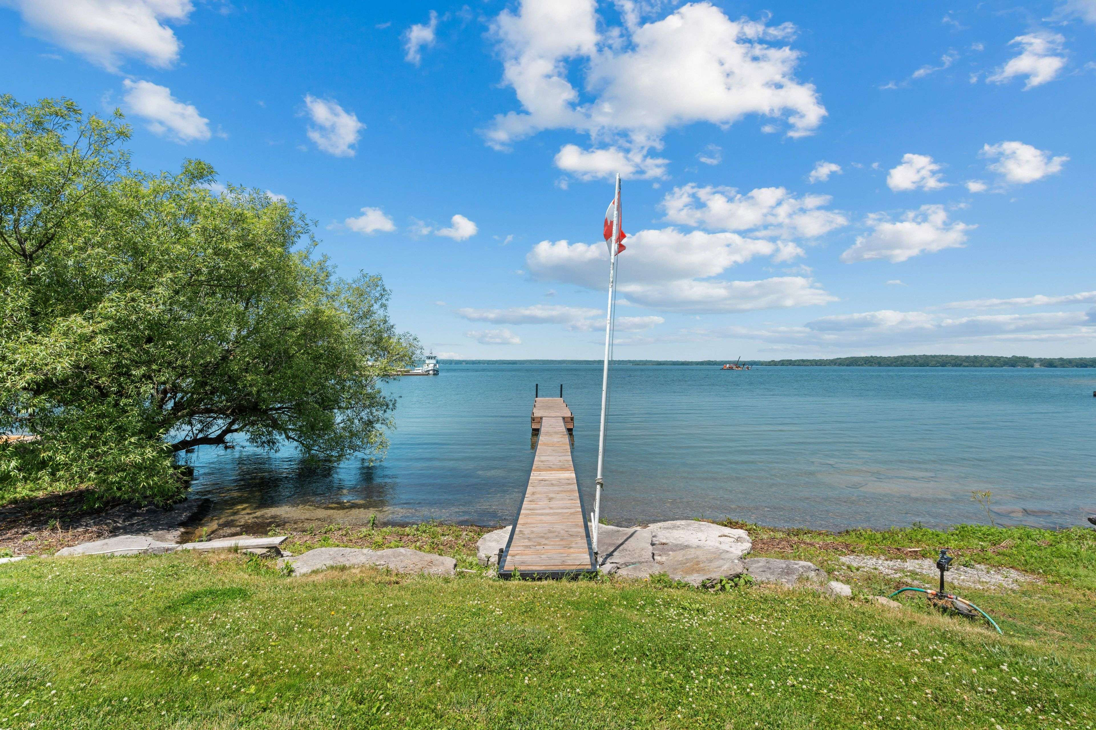 Frontenac Islands, ON K0H 2Y0,26 BOXEN HARBOUR LN