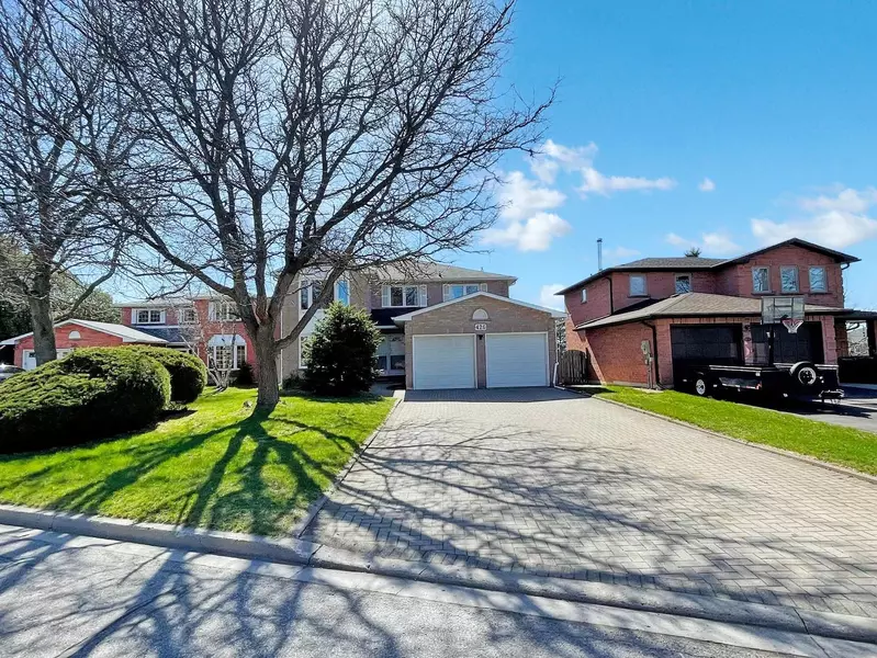 426 Herridge CIR, Newmarket, ON L3Y 7H6
