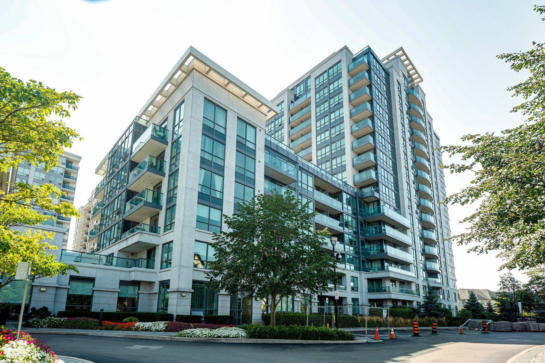 30 North Park RD #214, Vaughan, ON L4J 0G6