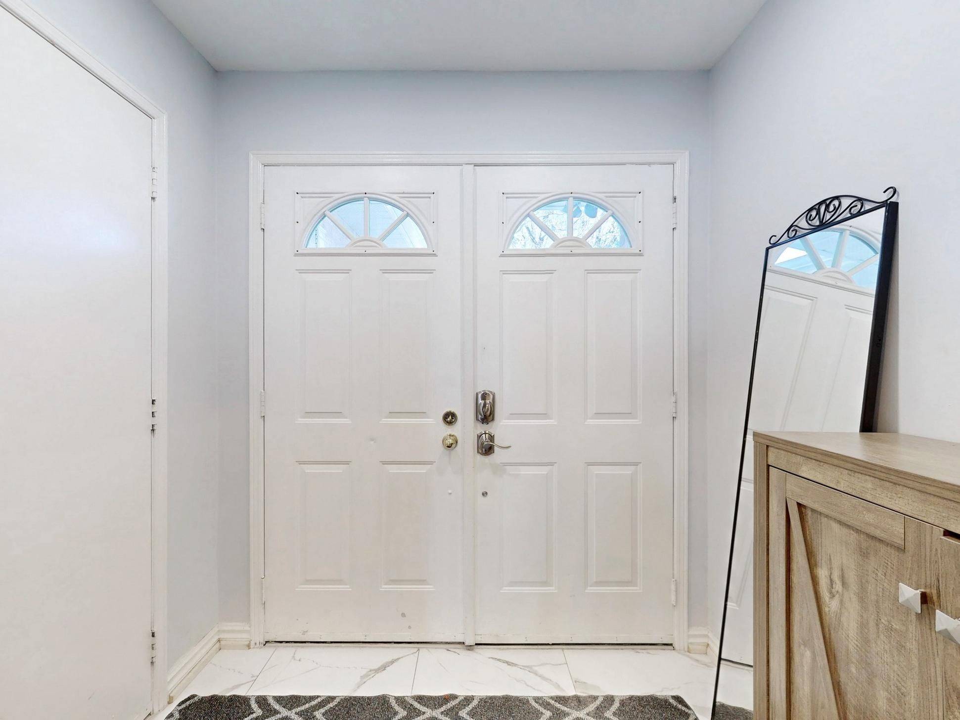 Newmarket, ON L3Y 7H6,426 Herridge CIR