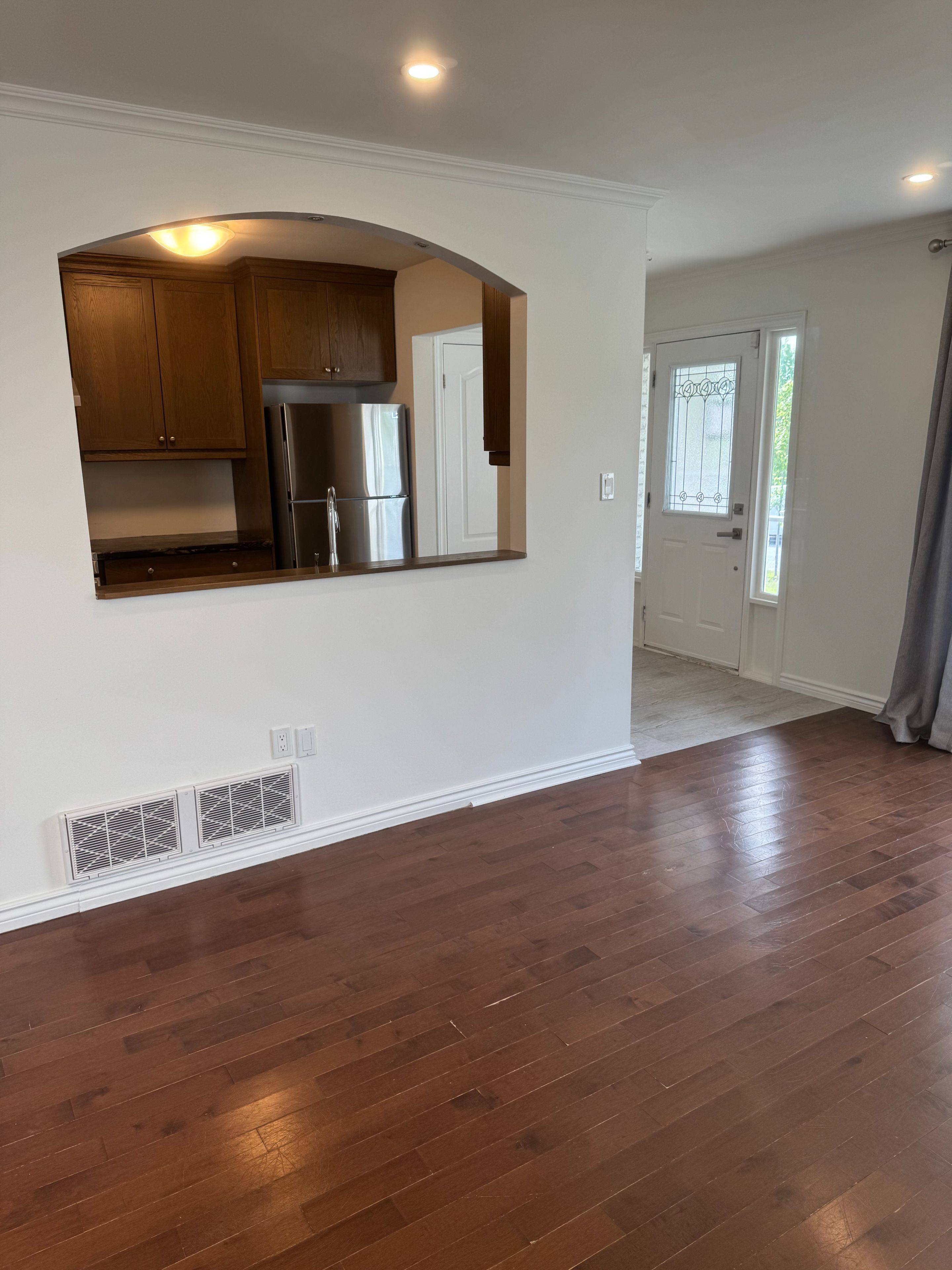 Barrie, ON L4N 6T7,51 Gosney CRES #UPPER