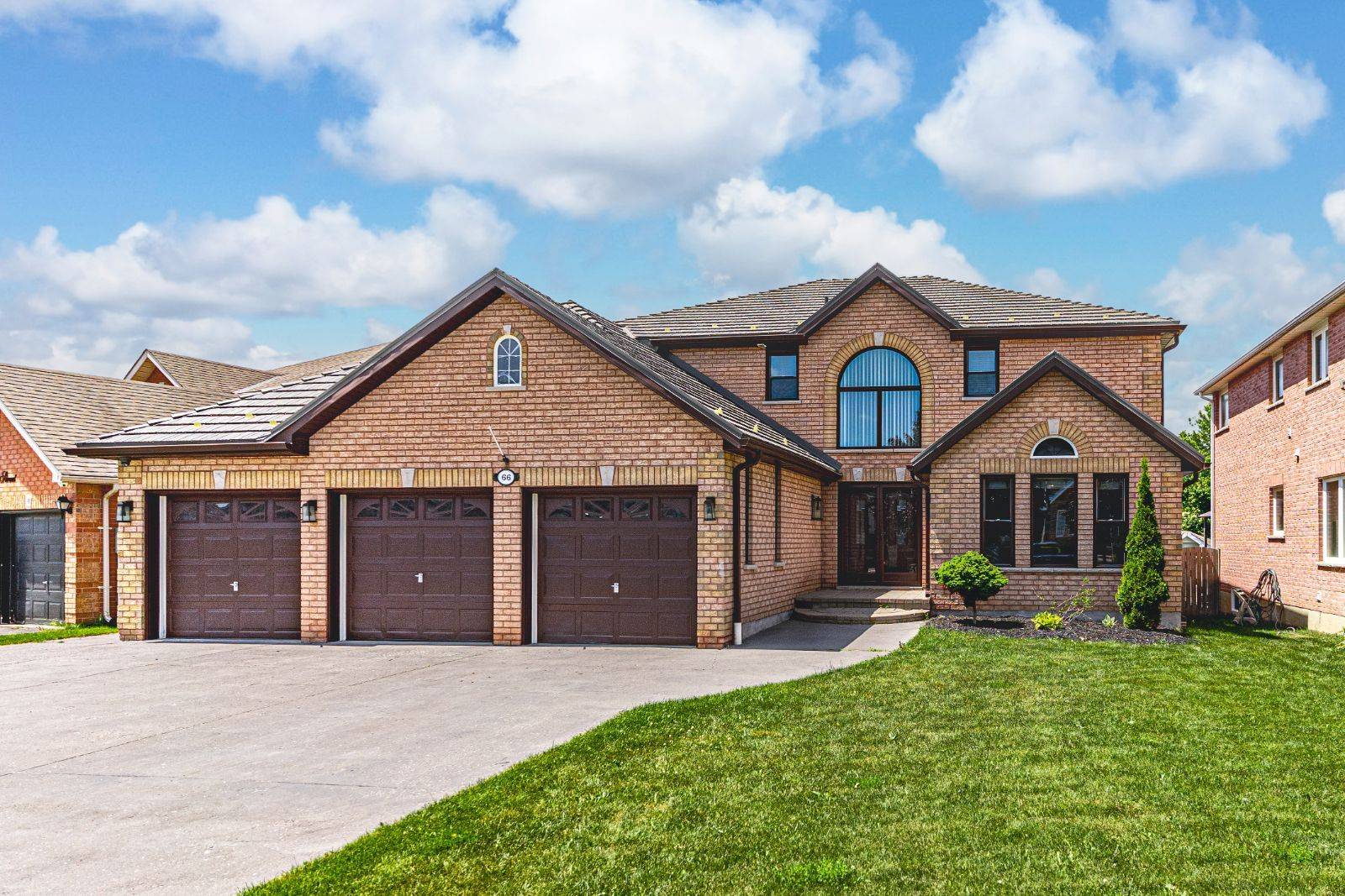 66 Raquel ST, Barrie, ON L4N 9S8