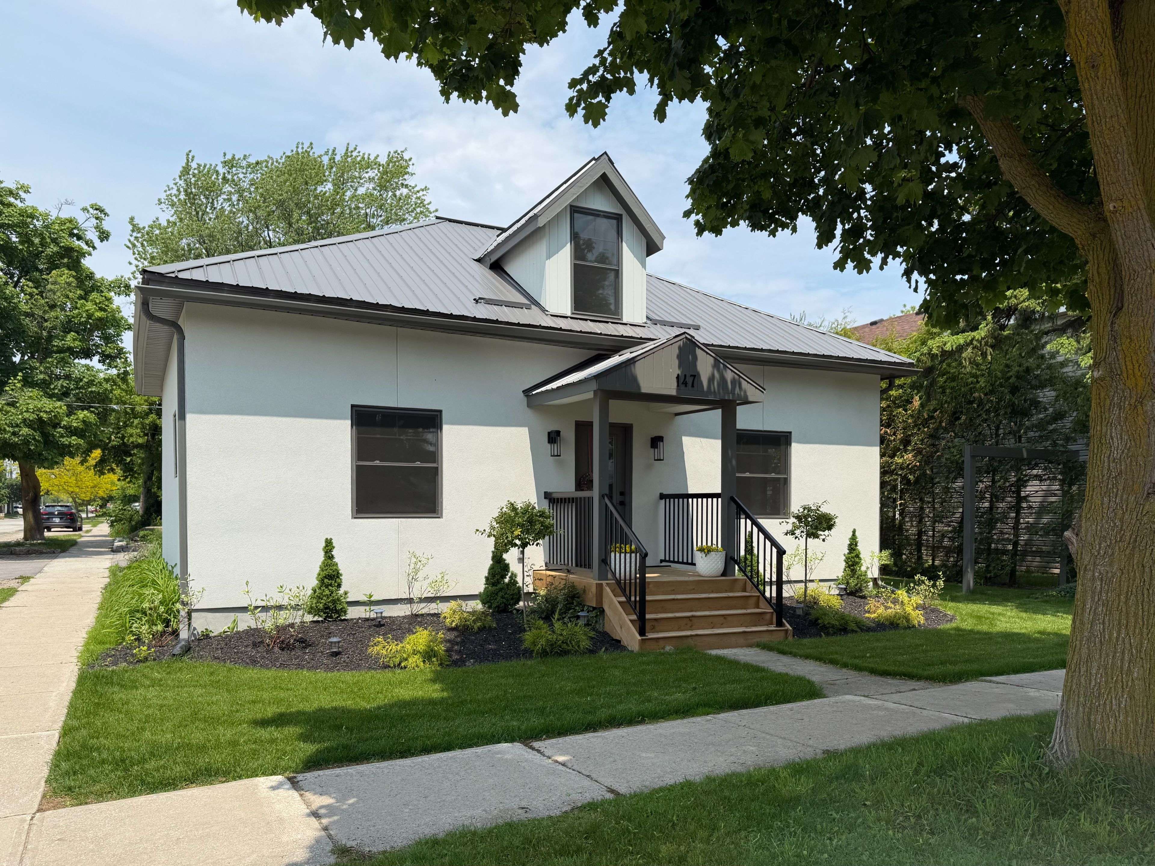 Collingwood, ON L9Y 1E7,147 Second ST