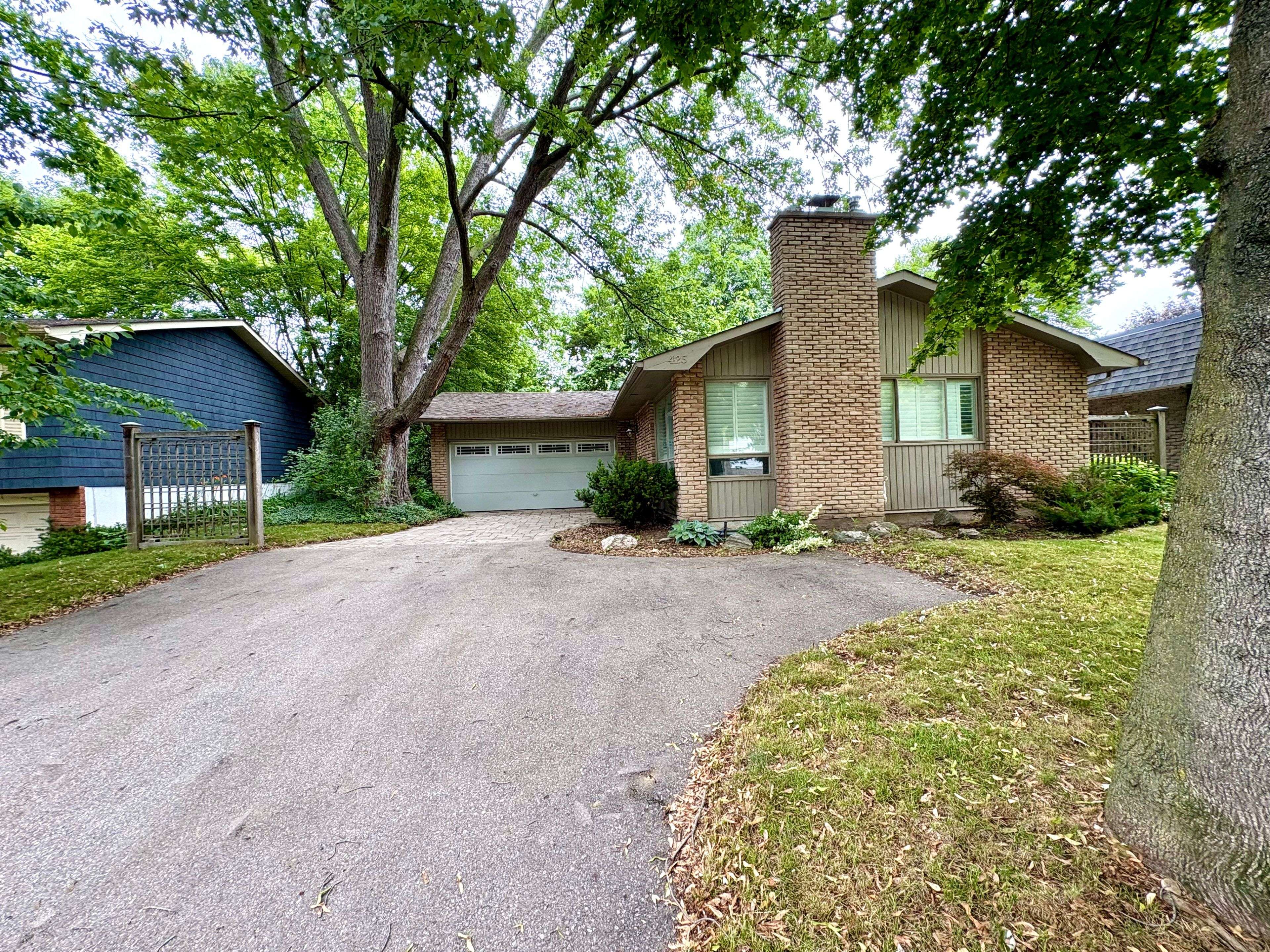 Oakville, ON L6J 5K8,425 CANTERBURY CRES