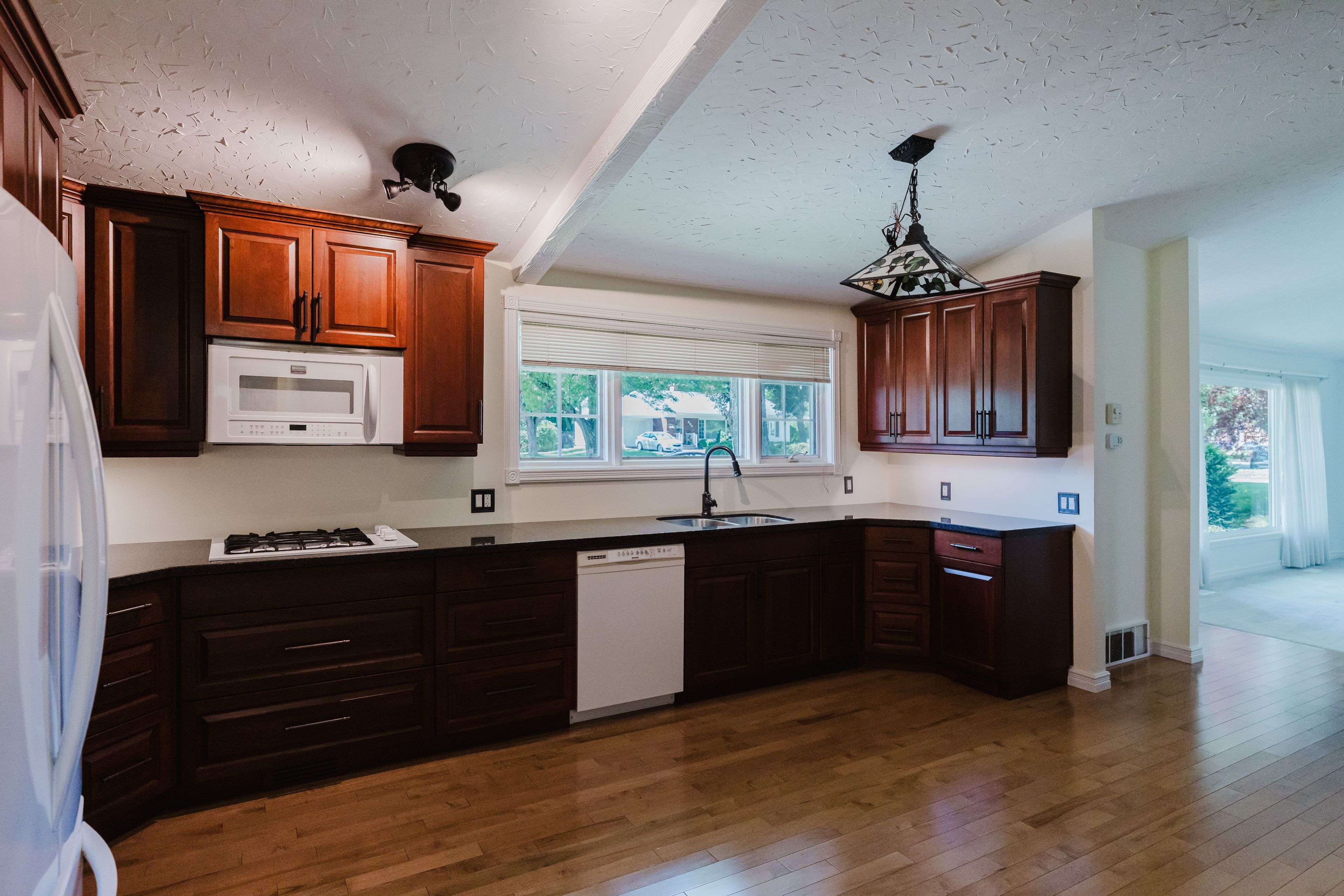 Owen Sound, ON N4K 2T7,345 6th AVE E