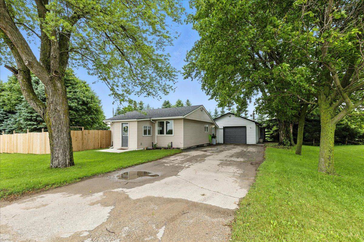 Mapleton, ON N0B 1A0,7637 Wellington 7 RD