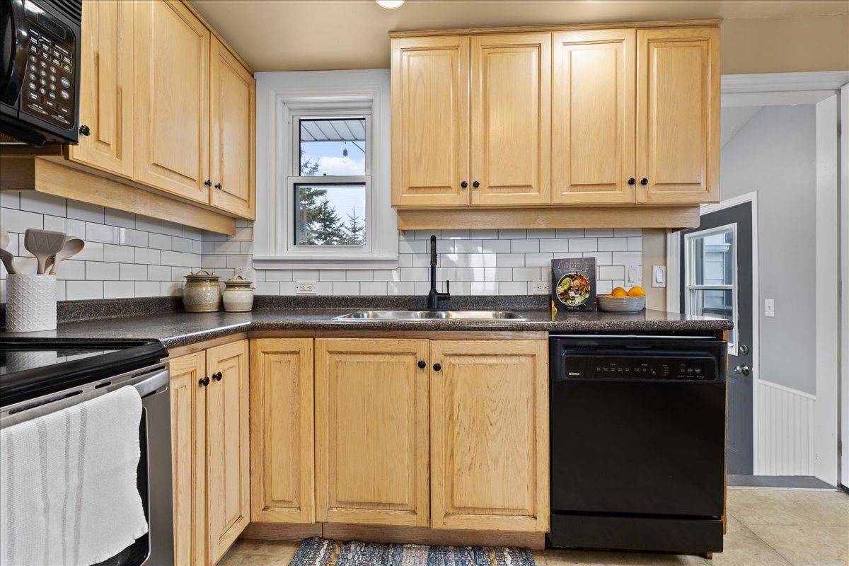 Mapleton, ON N0B 1A0,7637 Wellington 7 RD